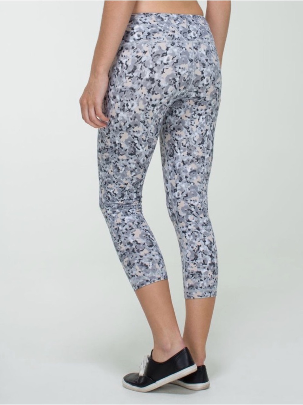 LULULEMON Wunder Under Crop Silver Spoon Not So Petite Fleur